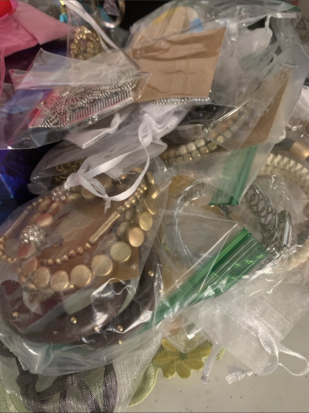 Plunder 42 Pieces of Mixed Jewelry - Picture 2 of 3